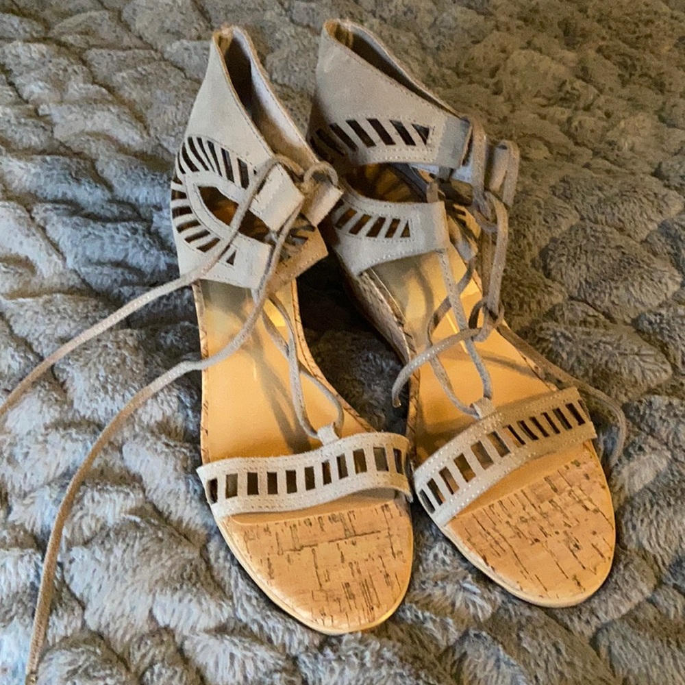 Dolce Vita - Loraine Ghillie Wedge Taupe